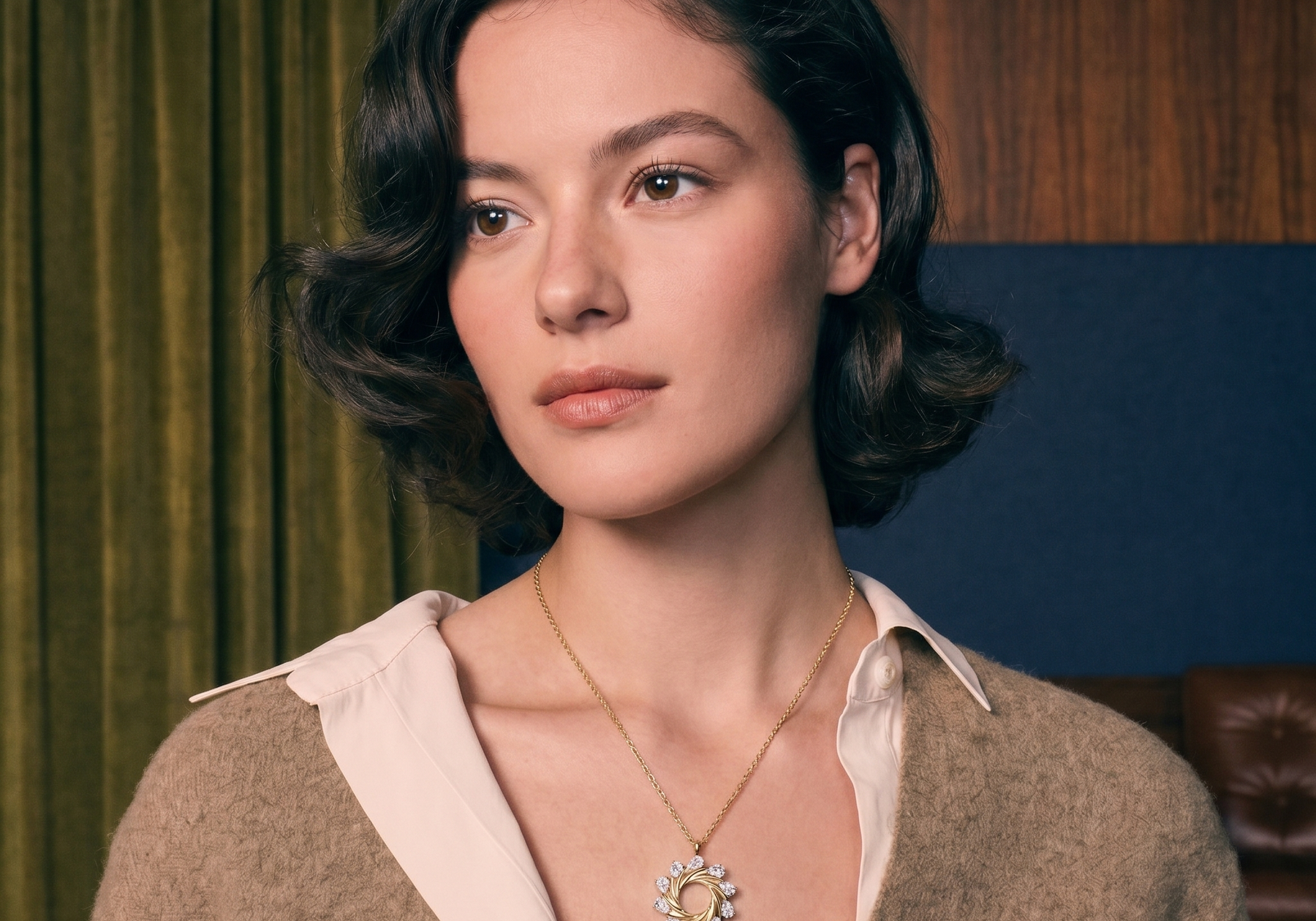 Custom diamond necklace and solitaire pendant in solid gold worn on the collarbone in natural light